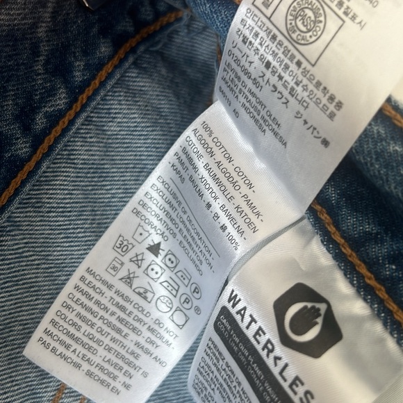 NEW Levi’s Women’s Wedgie Straight Leg Raw Hem Jeans - Picture 9 of 9